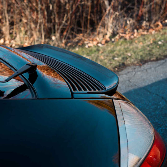 Rennline Mini Ducktail Motordeckel-Spoiler – Porsche 996 – ABS oder Carbon – OEM+ Look