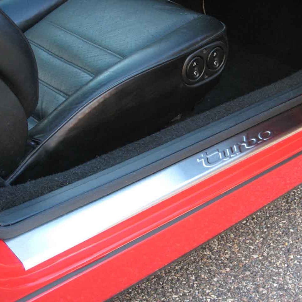Rennline Edelstahl Einstiegsleisten mit „Turbo“-Logo – Porsche 911/912/930/964/993 (1965–1998)