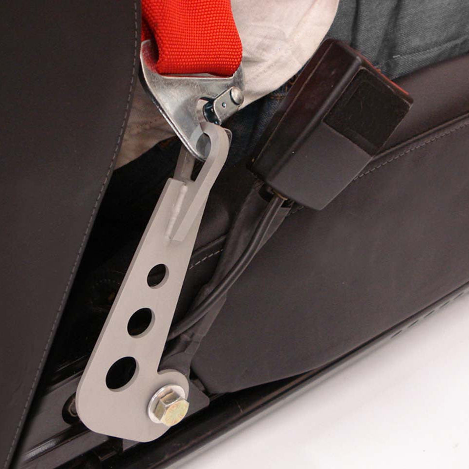Rennline Harness Mount – Tunnel-Seite „Long“ (SA01) – Halter für 3-/4-/5-/6-Punkt-Gurte an OEM-Befestigung – Edelstahl – Porsche 911/964/993/996/ 997/944/928/914
