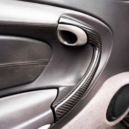Rennline Carbon Tür-Zuziehgriffe / Door Pull Handle Set (Paar) – Porsche 996 – ersetzt OEM Türgriffverkleidung – Hochglanz