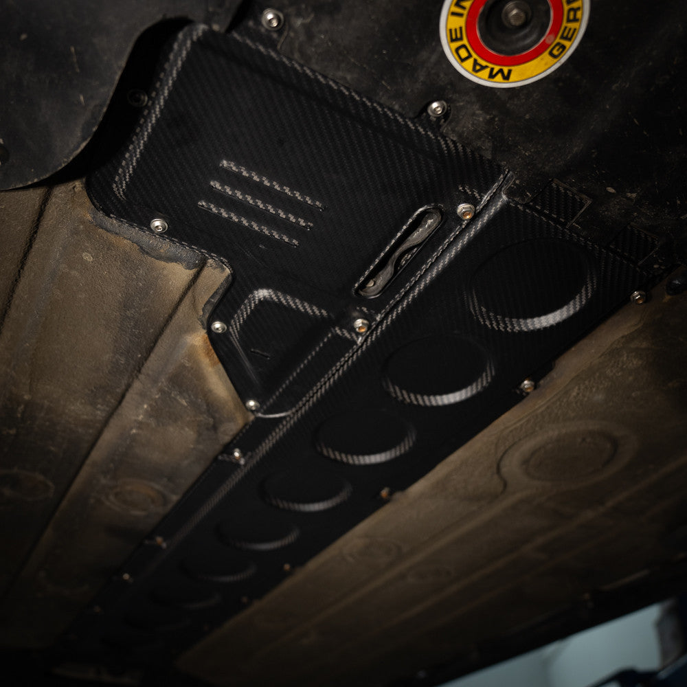 Rennline Carbon-Fiber Schalttunnel- & Benzinpumpen-Abdeckung – Porsche 964/993