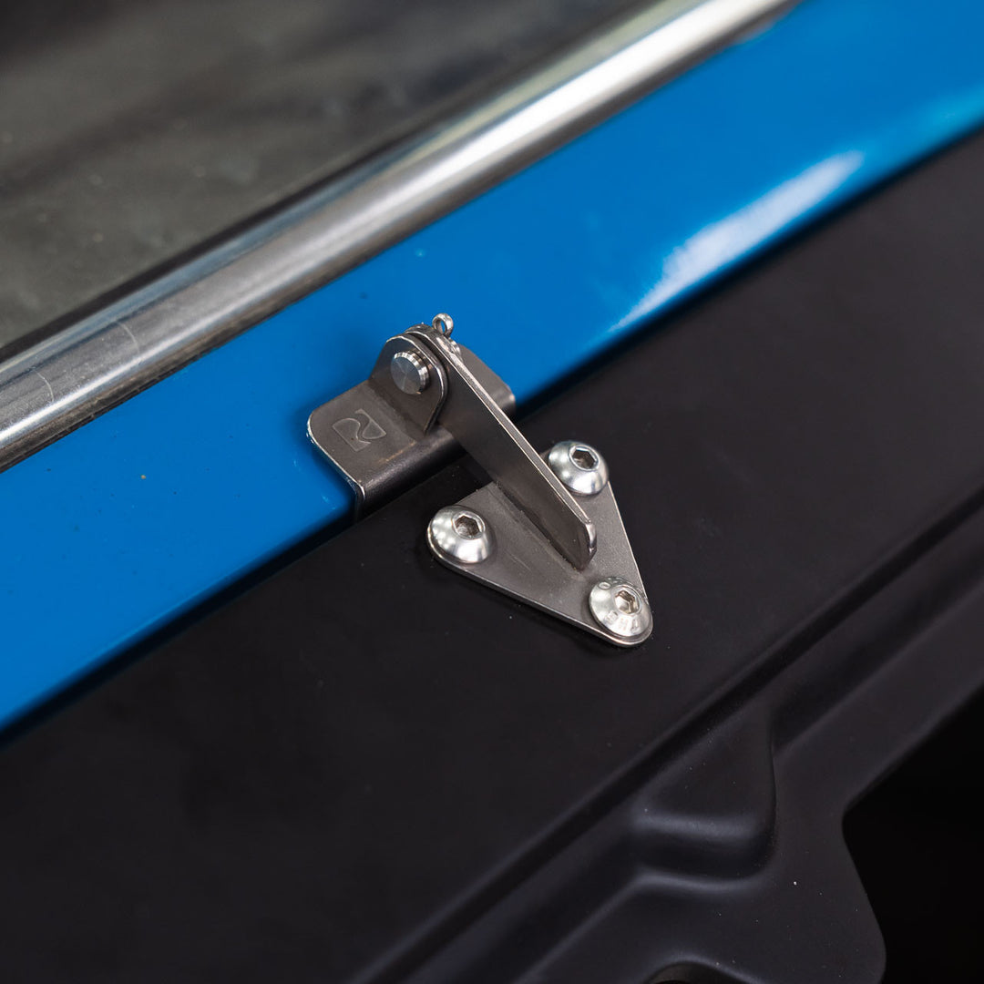 Rennline 911R Heckdeckel-Scharnier „Flip-Over“ – Porsche 911 Coupé (1963–1989) – Quick-Release, inkl. Edelstahl-Hardware