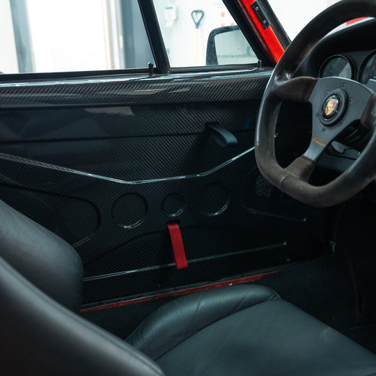 Rennline Carbon RS Türverkleidungen – Door Panel Conversion (Vollcarbon, X-Prägung, inkl. Hardware) – Porsche 911/964 (1974–1994)