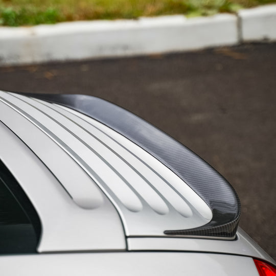 Rennline Mini Decklid Spoiler (Kicker) – Carbon – Porsche 997.1/997.2 Carrera (Non-Turbo, 2005–2012) – 3M VHB – Hochglanz UV-Finish