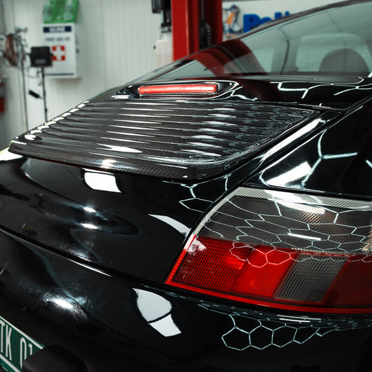 Rennline Carbon Heckklappen-Lamellen (Decklid Louvers) – Porsche 996.1/996.2 C2/C4/C4S/Targa – ersetzt OEM 99651224001