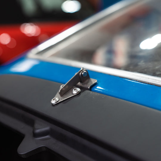 Rennline 911R Heckdeckel-Scharnier „Flip-Over“ – Porsche 911 Coupé (1963–1989) – Quick-Release, inkl. Edelstahl-Hardware