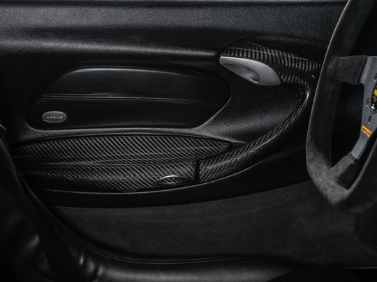 Rennline Carbon Tür-Zuziehgriffe / Door Pull Handle Set (Paar) – Porsche 996 – ersetzt OEM Türgriffverkleidung – Hochglanz