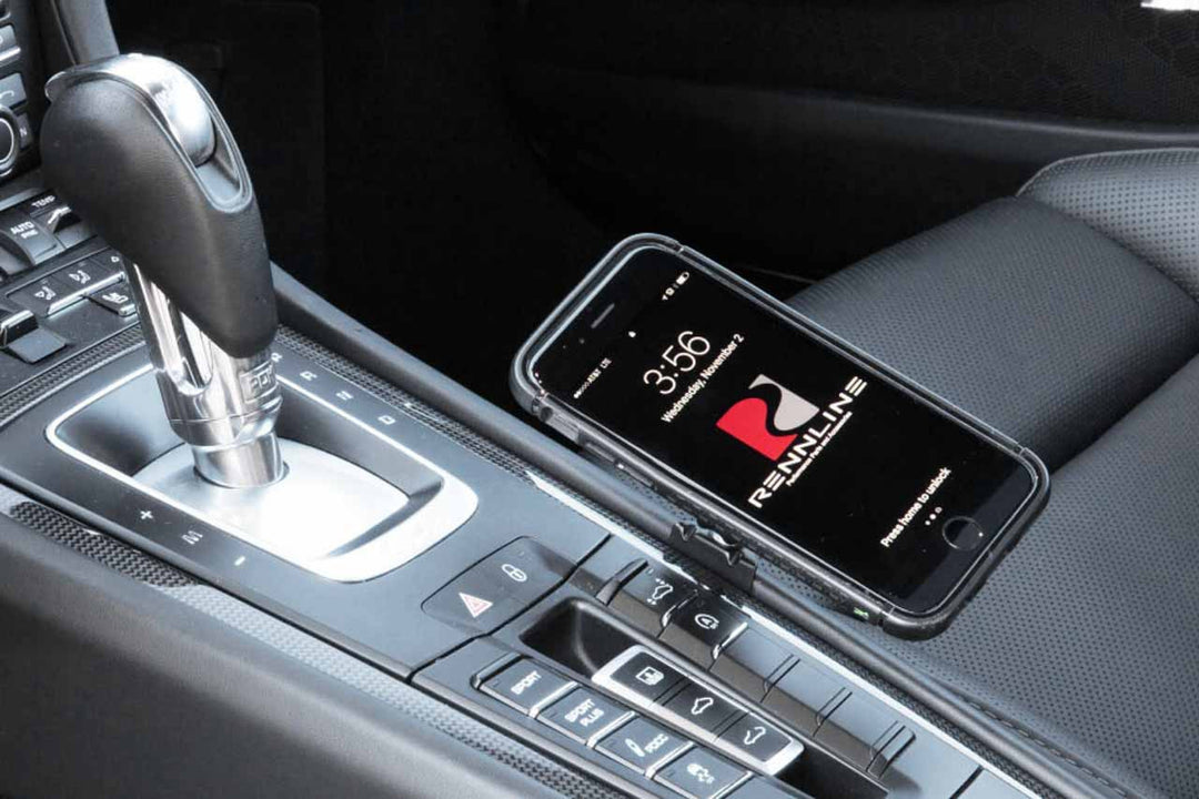Rennline ExactFit Magnetische Handyhalterung Mittelkonsole – Porsche 991 / 981 / 718 – Linkslenker (LHD) – mit oder ohne Ladefunktion