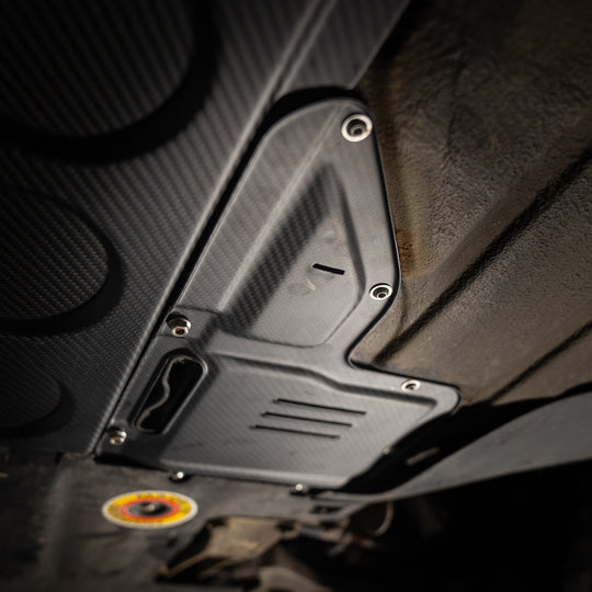 Rennline Carbon-Fiber Schalttunnel- & Benzinpumpen-Abdeckung – Porsche 964/993