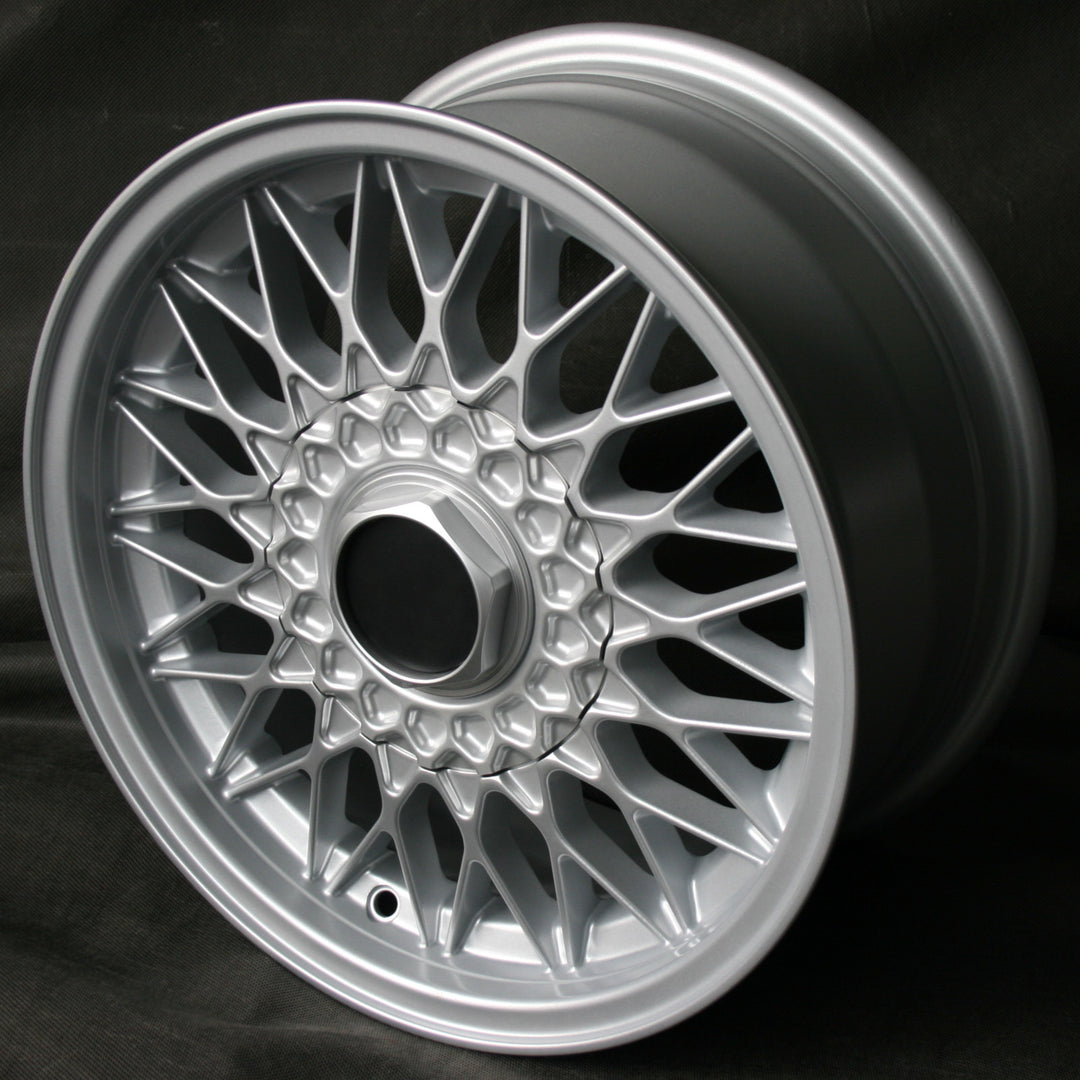 Maxilite X-Spoke Style Felge 7x15 ET20 5x120 – BMW E9, E3, E12, E24, E28, E34, E30 M3