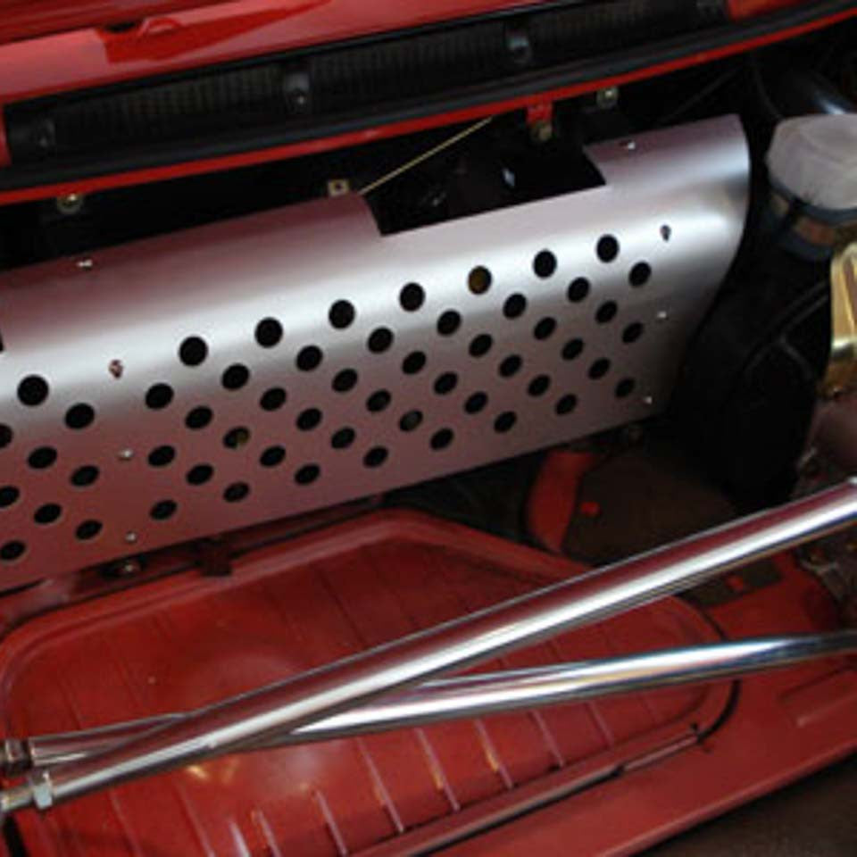Rennline Gebläsemotor-Abdeckung aus eloxiertem Aluminium – Porsche 911/912/930 (1977–1989, mit Bremskraftverstärker)