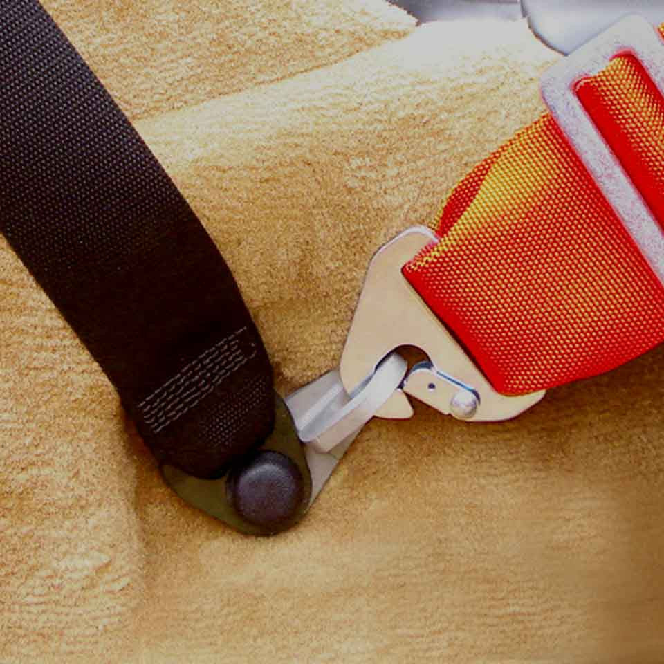 Rennline Harness Mount – Türseite (Door Side) (SA03) – Halter für 3-/4-/5-/6-Punkt-Gurte mit OEM-Gurtweiterverwendung – Edelstahl – Porsche 911/964/993/996/ 997/944/928/914