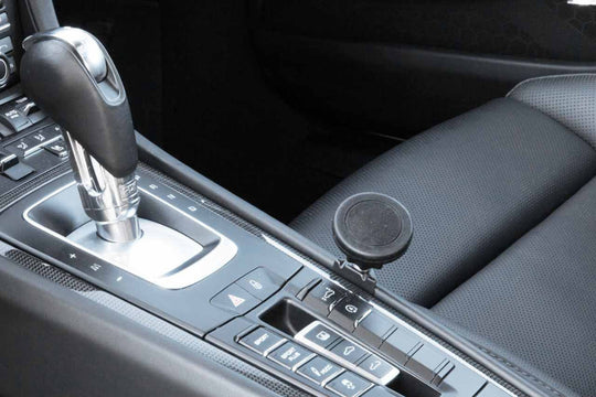 Rennline ExactFit Magnetische Handyhalterung Mittelkonsole – Porsche 991 / 981 / 718 – Linkslenker (LHD) – mit oder ohne Ladefunktion