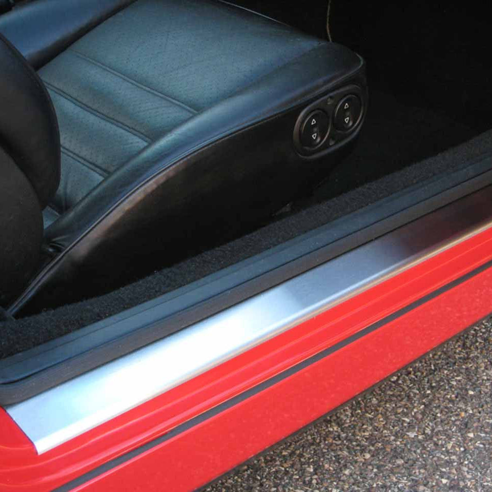 Rennline Einstiegsleisten / Sill Plate Set – 911/912/930/964/993 (1965–1998) – Auswahl: Schwarz / Edelstahl gebürstet / Carbon matt / Carbon glanz